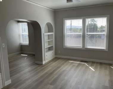 618 W 7th St. - Photo Thumbnail 2