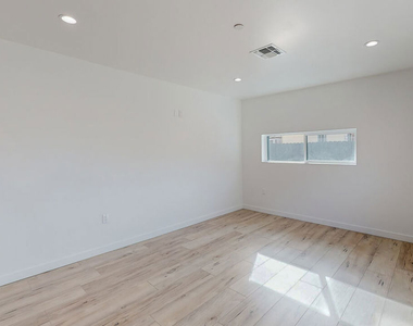 16010 Cantlay Street - Photo Thumbnail 4