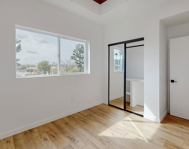 16010 Cantlay Street - Photo Thumbnail 6