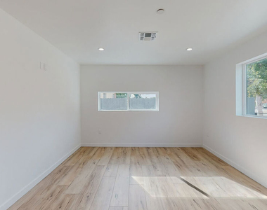 16010 Cantlay Street - Photo Thumbnail 5