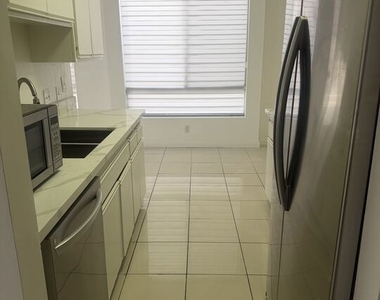 500 S Berendo Street - Photo Thumbnail 10