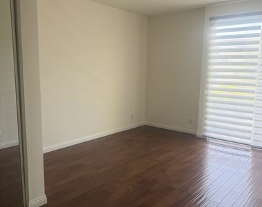 500 S Berendo Street - Photo Thumbnail 6