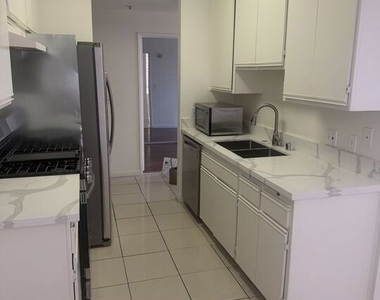 500 S Berendo Street - Photo Thumbnail 11