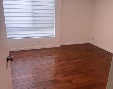 500 S Berendo Street - Photo Thumbnail 8