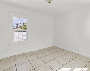 135 1/2 S Dillon Street - Photo Thumbnail 7