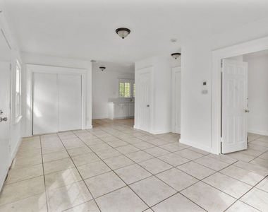 135 1/2 S Dillon Street - Photo Thumbnail 3