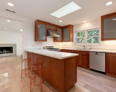 7586 Woodrow Wilson Drive - Photo Thumbnail 7
