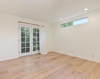 7586 Woodrow Wilson Drive - Photo Thumbnail 12
