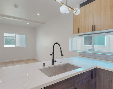 16012 Cantlay Street - Photo Thumbnail 7