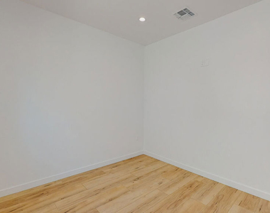 16012 Cantlay Street - Photo Thumbnail 21