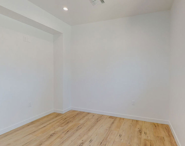 16012 Cantlay Street - Photo Thumbnail 23