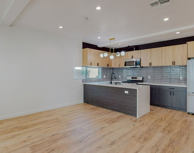 16012 Cantlay Street - Photo Thumbnail 4