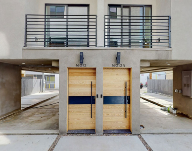 16012 Cantlay Street - Photo Thumbnail 33