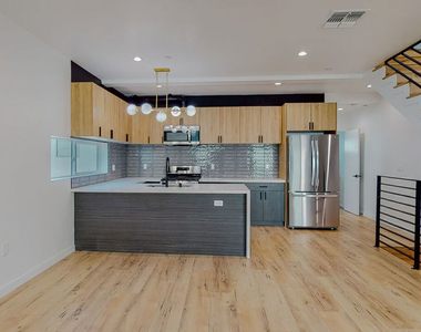 16012 Cantlay Street - Photo Thumbnail 5
