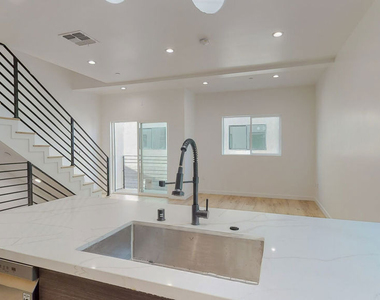 16012 Cantlay Street - Photo Thumbnail 6