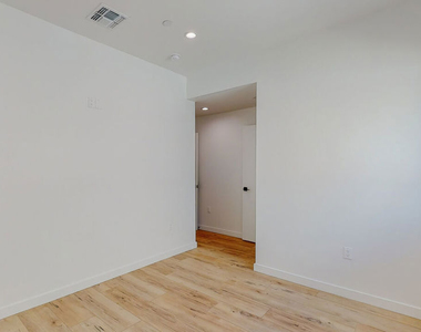 16012 Cantlay Street - Photo Thumbnail 25