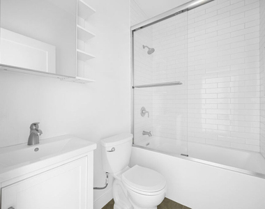 5826 Craner Avenue - Photo Thumbnail 16