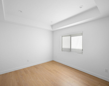 5826 Craner Avenue - Photo Thumbnail 14