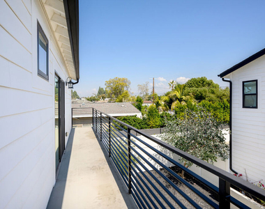 5826 Craner Avenue - Photo Thumbnail 22