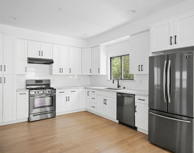 5826 Craner Avenue - Photo Thumbnail 8
