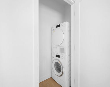 5826 Craner Avenue - Photo Thumbnail 13
