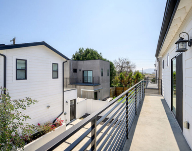 5826 Craner Avenue - Photo Thumbnail 23