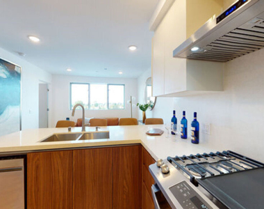 1143 Glenville Drive - Photo Thumbnail 4