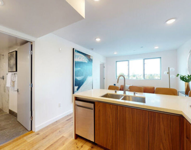 1143 Glenville Drive - Photo Thumbnail 7