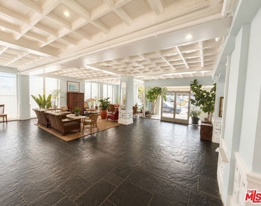 634 S Gramercy Place - Photo Thumbnail 9