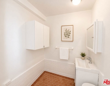 634 S Gramercy Place - Photo Thumbnail 2