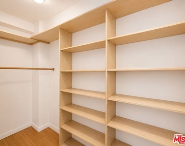 634 S Gramercy Place - Photo Thumbnail 3