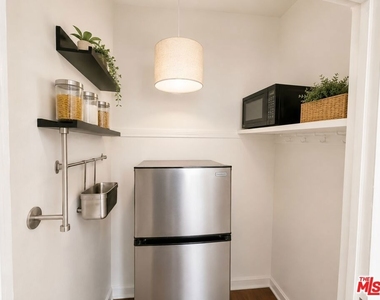 634 S Gramercy Place - Photo Thumbnail 3