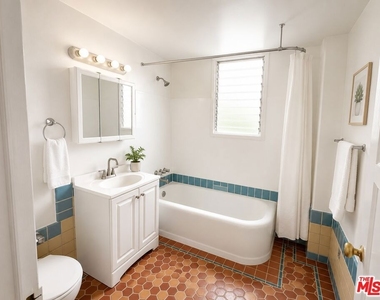 634 S Gramercy Place - Photo Thumbnail 2