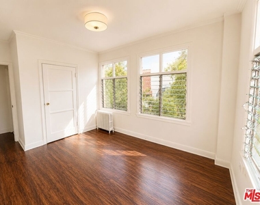 634 S Gramercy Place - Photo Thumbnail 1
