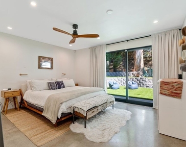 2820 Nichols Canyon Place - Photo Thumbnail 36