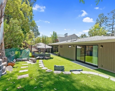 2820 Nichols Canyon Place - Photo Thumbnail 27
