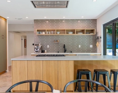 2820 Nichols Canyon Place - Photo Thumbnail 16