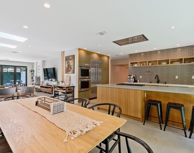 2820 Nichols Canyon Place - Photo Thumbnail 14