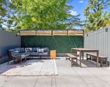 2820 Nichols Canyon Place - Photo Thumbnail 20