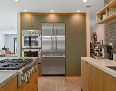 2820 Nichols Canyon Place - Photo Thumbnail 18