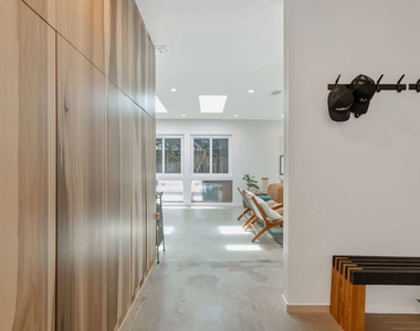 2820 Nichols Canyon Place - Photo Thumbnail 5