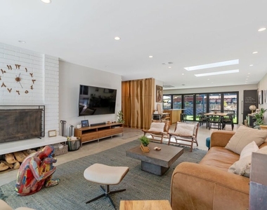 2820 Nichols Canyon Place - Photo Thumbnail 8