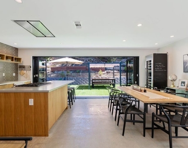 2820 Nichols Canyon Place - Photo Thumbnail 22