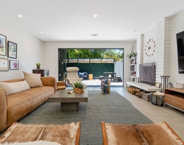 2820 Nichols Canyon Place - Photo Thumbnail 10