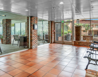 2260 N Cahuenga Boulevard - Photo Thumbnail 28