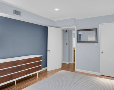 2260 N Cahuenga Boulevard - Photo Thumbnail 19