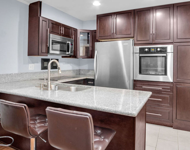 2260 N Cahuenga Boulevard - Photo Thumbnail 9