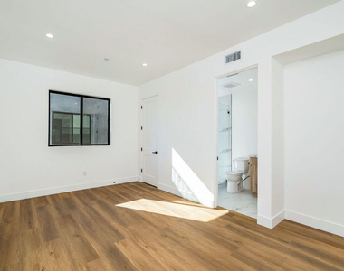2204 1/2 Carmona Avenue - Photo Thumbnail 19