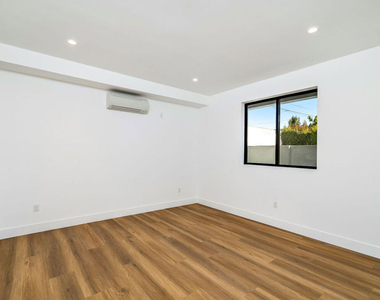 2204 1/2 Carmona Avenue - Photo Thumbnail 31