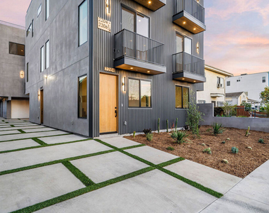 2204 1/2 Carmona Avenue - Photo Thumbnail 24